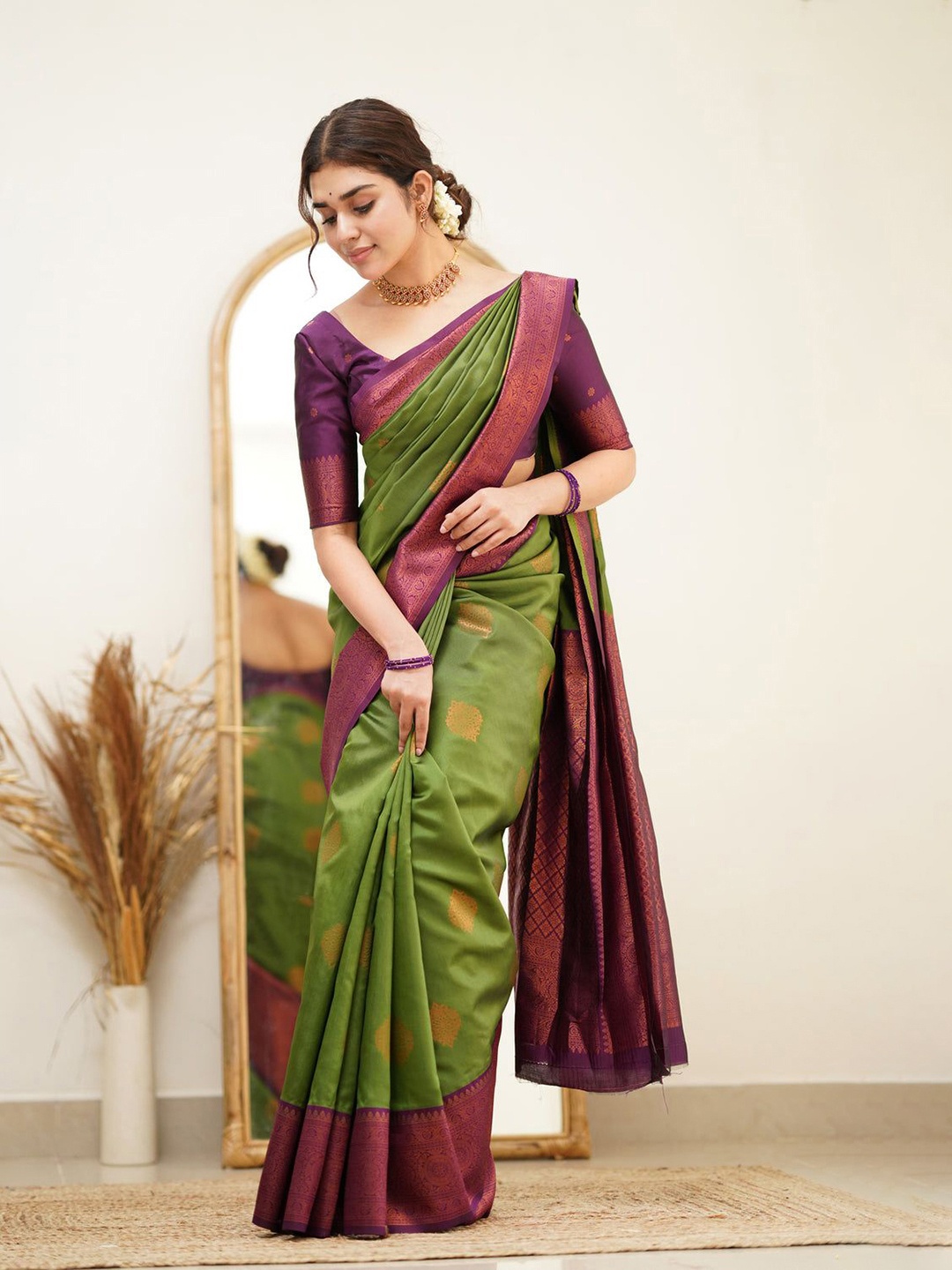 

Fashion Ritmo Woven Design Zari Pure Silk Saree, Green
