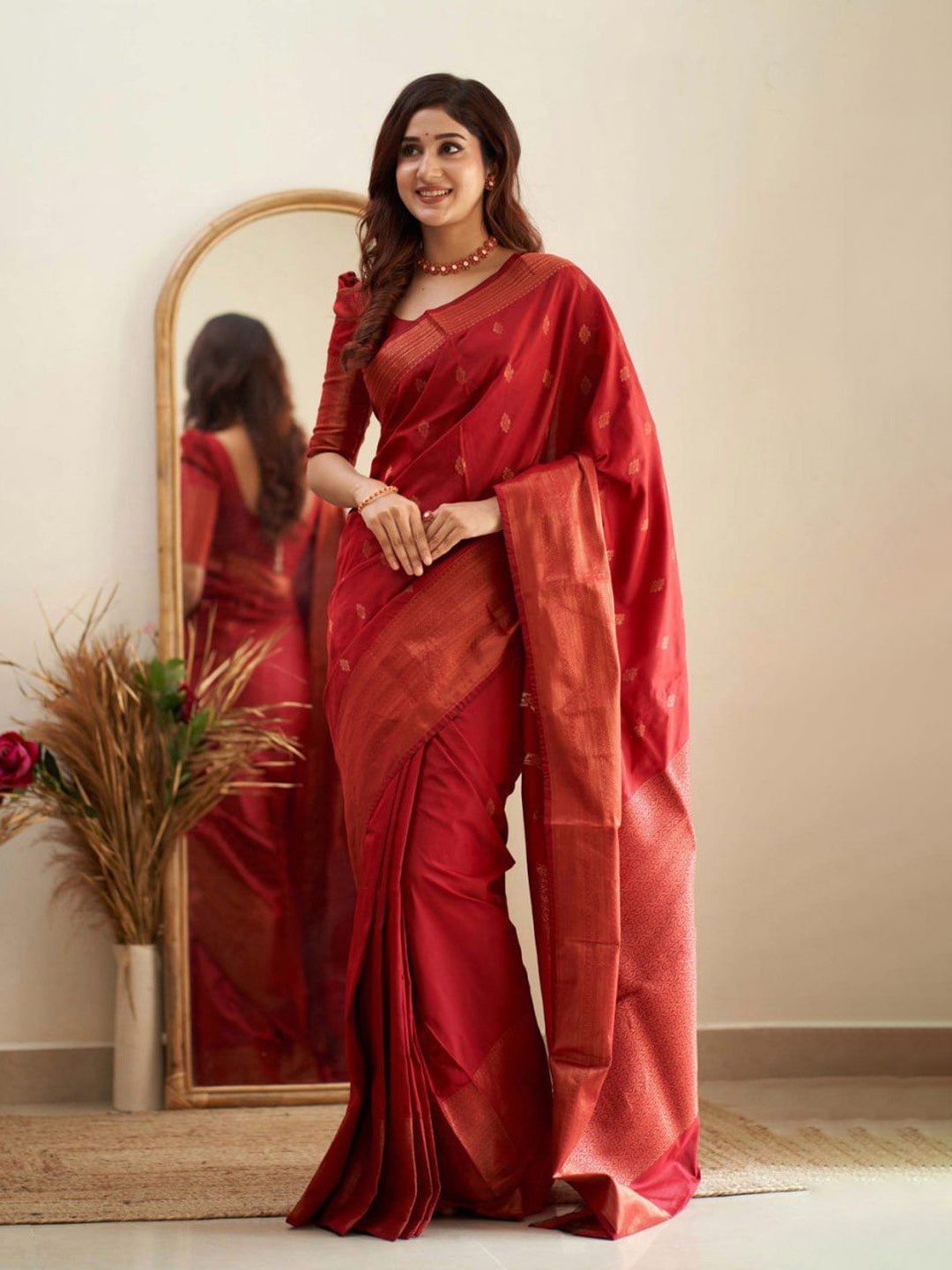 

Fashion Ritmo Ethnic Motifs Zari Pure Silk Saree, Red