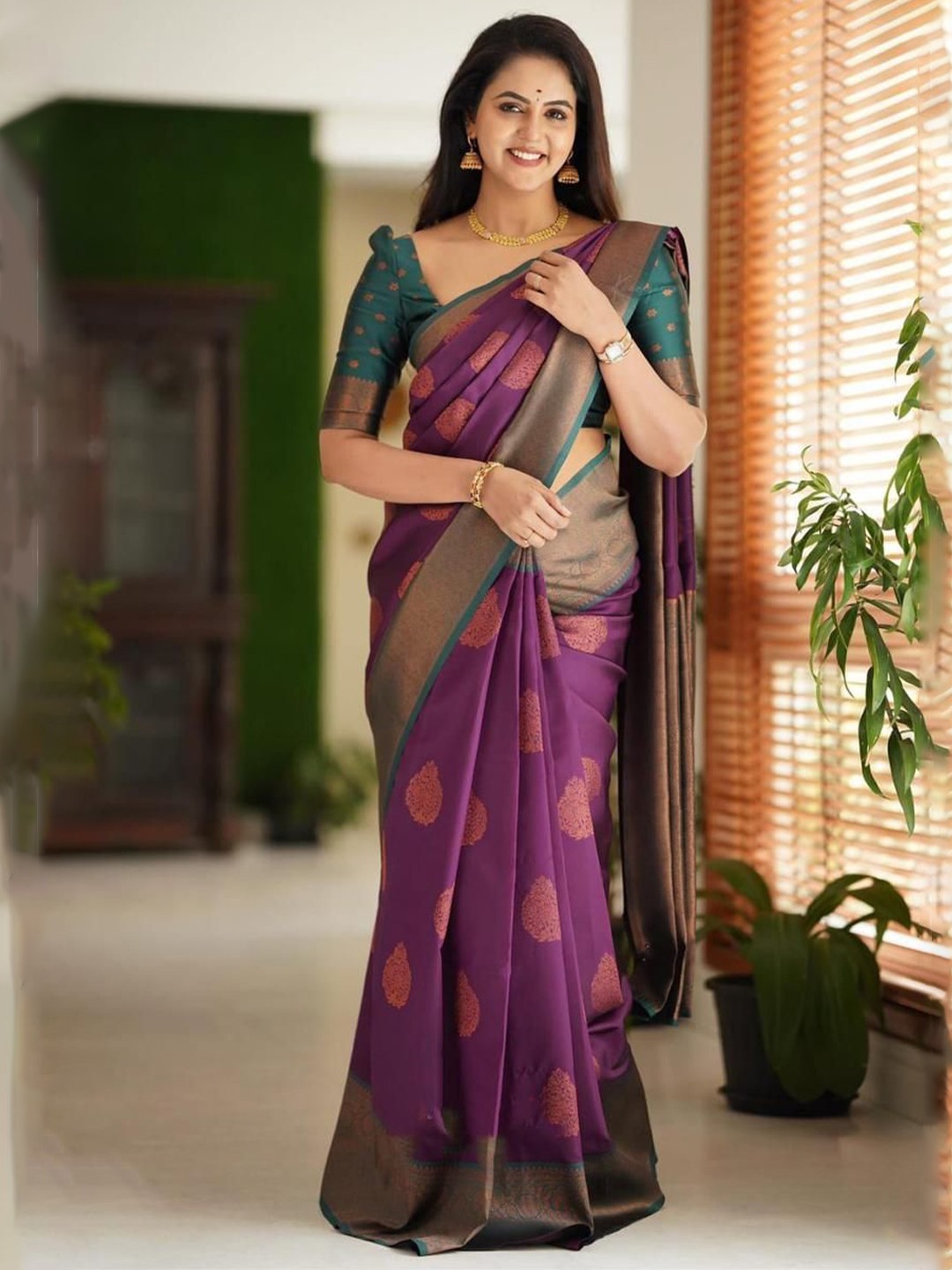 

Fashion Ritmo Ethnic Motifs Zari Pure Silk Saree, Purple