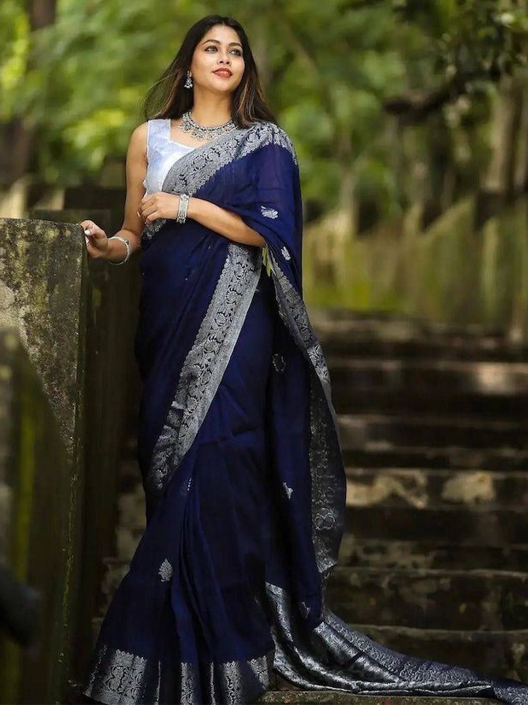 

Fashion Ritmo Woven Design Zari Pure Silk Saree, Navy blue