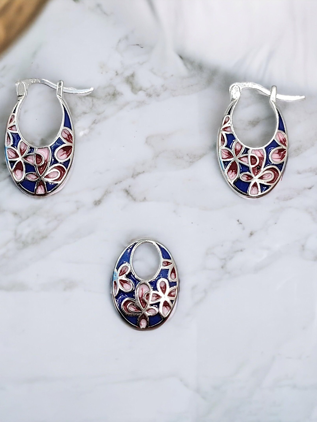 

AMONROO 925 Sterling Silver Rhodium Plated Floral Design Pendant and Earrings