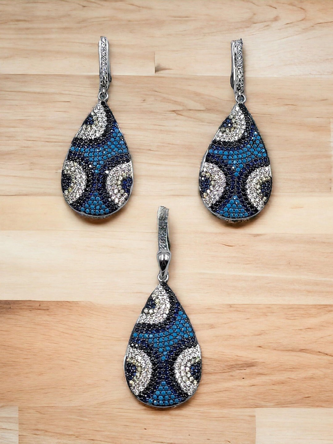 

AMONROO 925 Sterling Silver Rhodium Plated CZ Stone Studded Pendant and Earrings