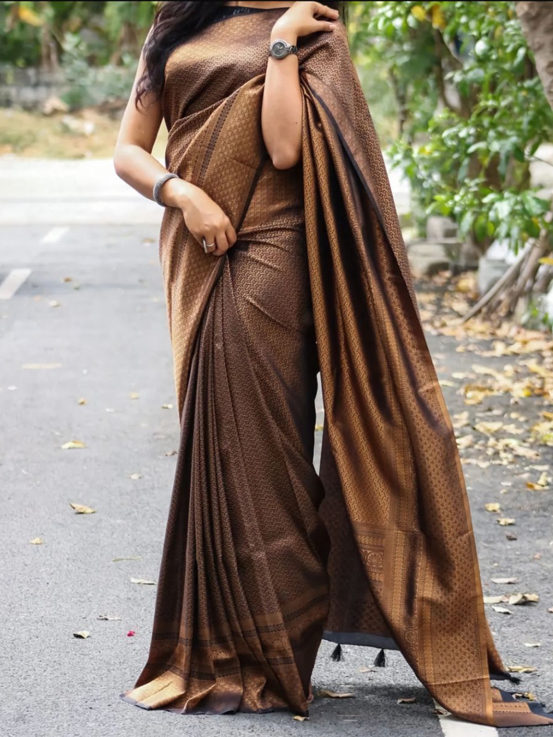 

choiceit Woven Design Zari Kanjeevaram Saree, Black