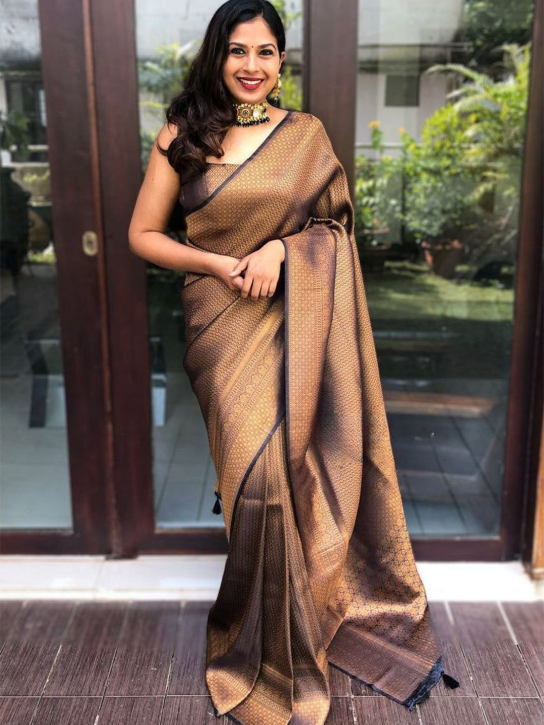 

choiceit Woven Design Zari Saree, Black