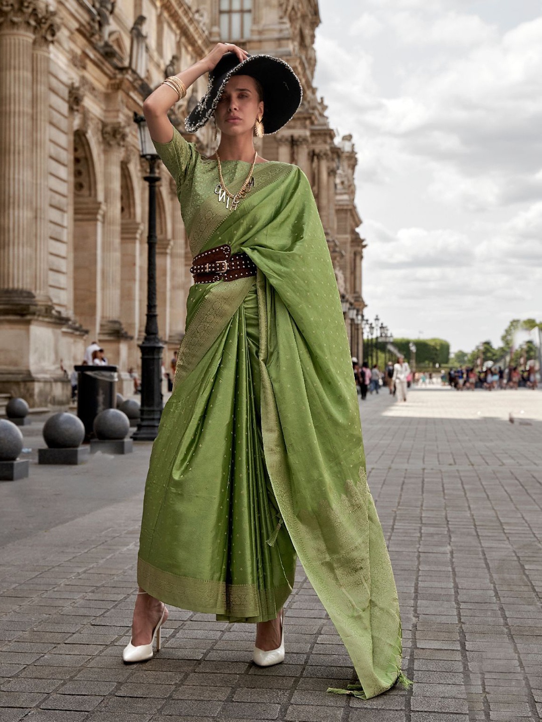 

Odette Green Silk Blend Woven Saree With Unstitched Blouse For Women