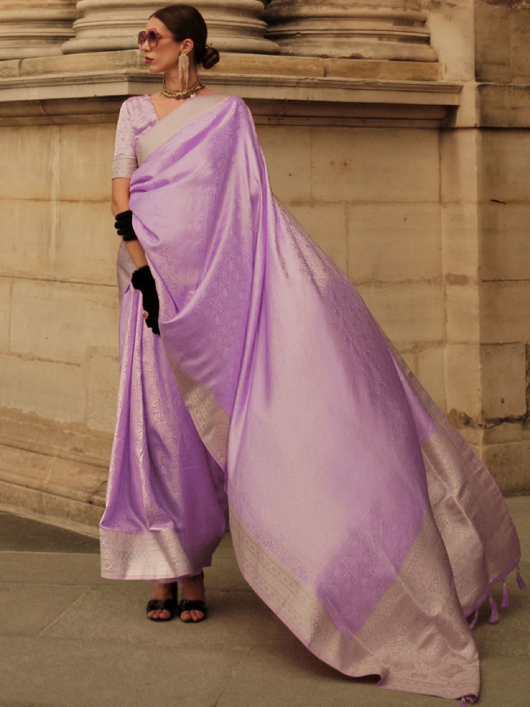 

ODETTE Lavendar Silk Blend Woven Saree With Unstitched Blouse For Women, Lavender