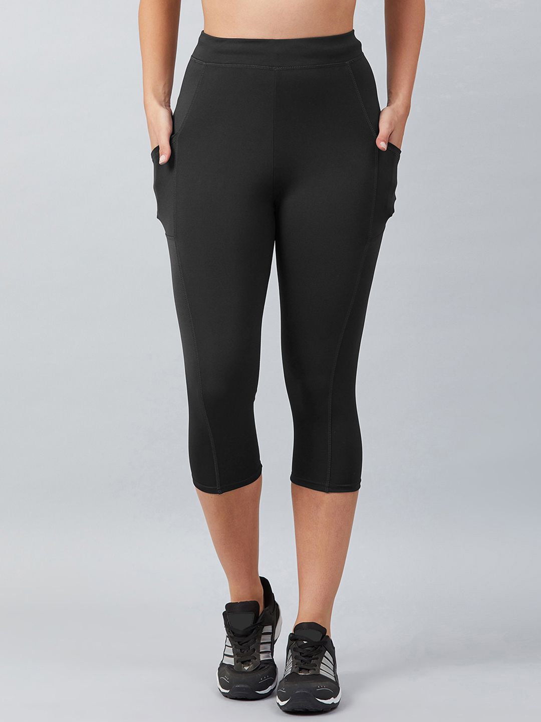 

Blinkin Women Slim-Fit Three-Fourth Length Rapid Dry Gym Tights With Side Pockets, Black