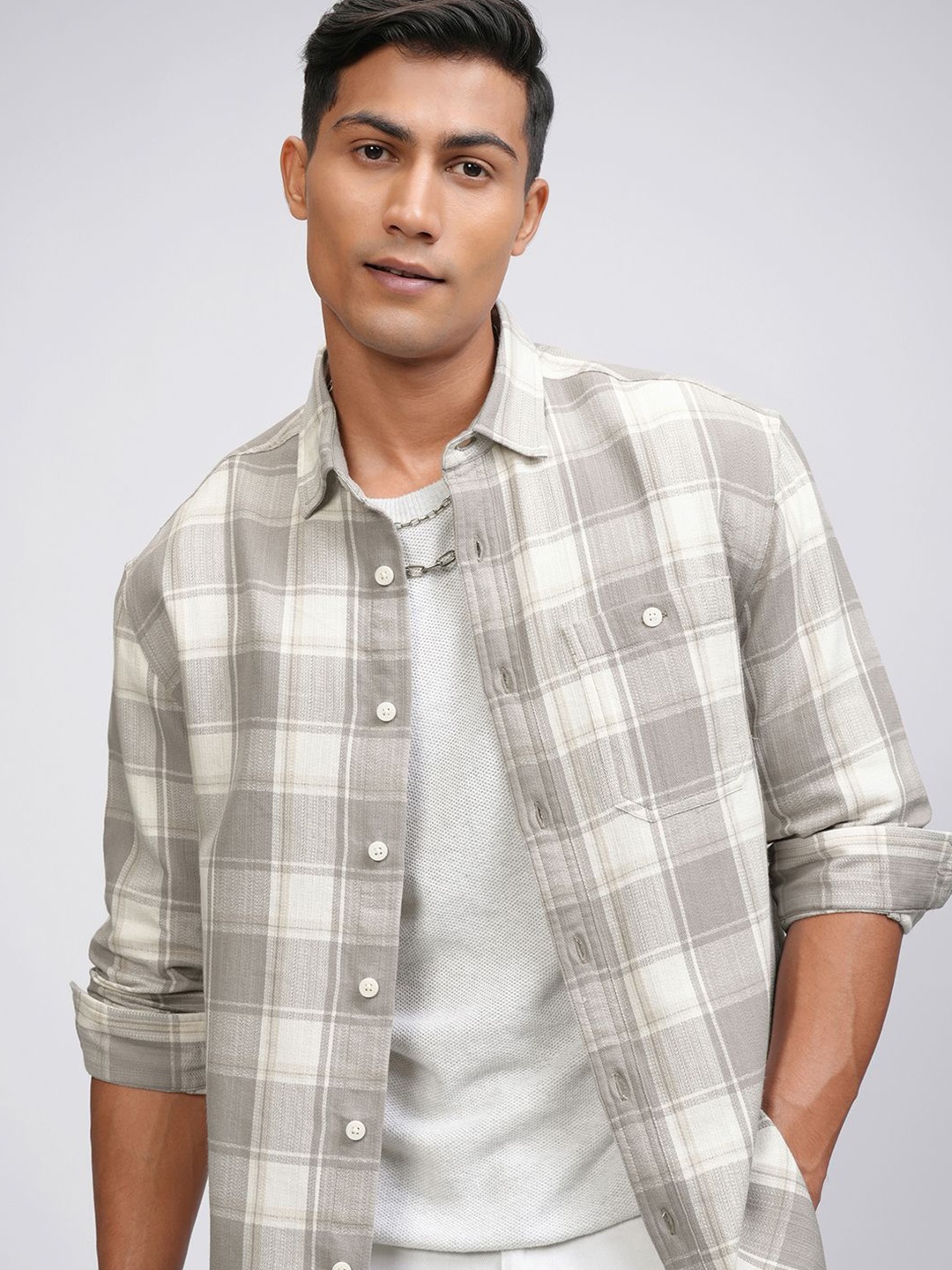 

HIGHLANDER Men Spread Collar Buffalo Checked Cotton Casual Shirt, Off white