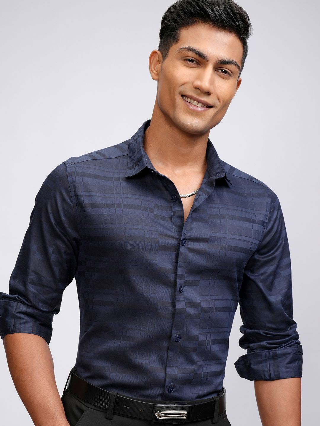 

HIGHLANDER Men Slim Fit Spread Collar Textured Cotton Formal Shirt, Navy blue