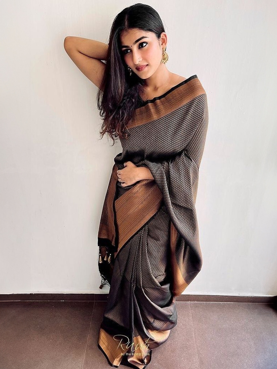 

choiceit Woven Design Zari Pure Silk Saree, Black