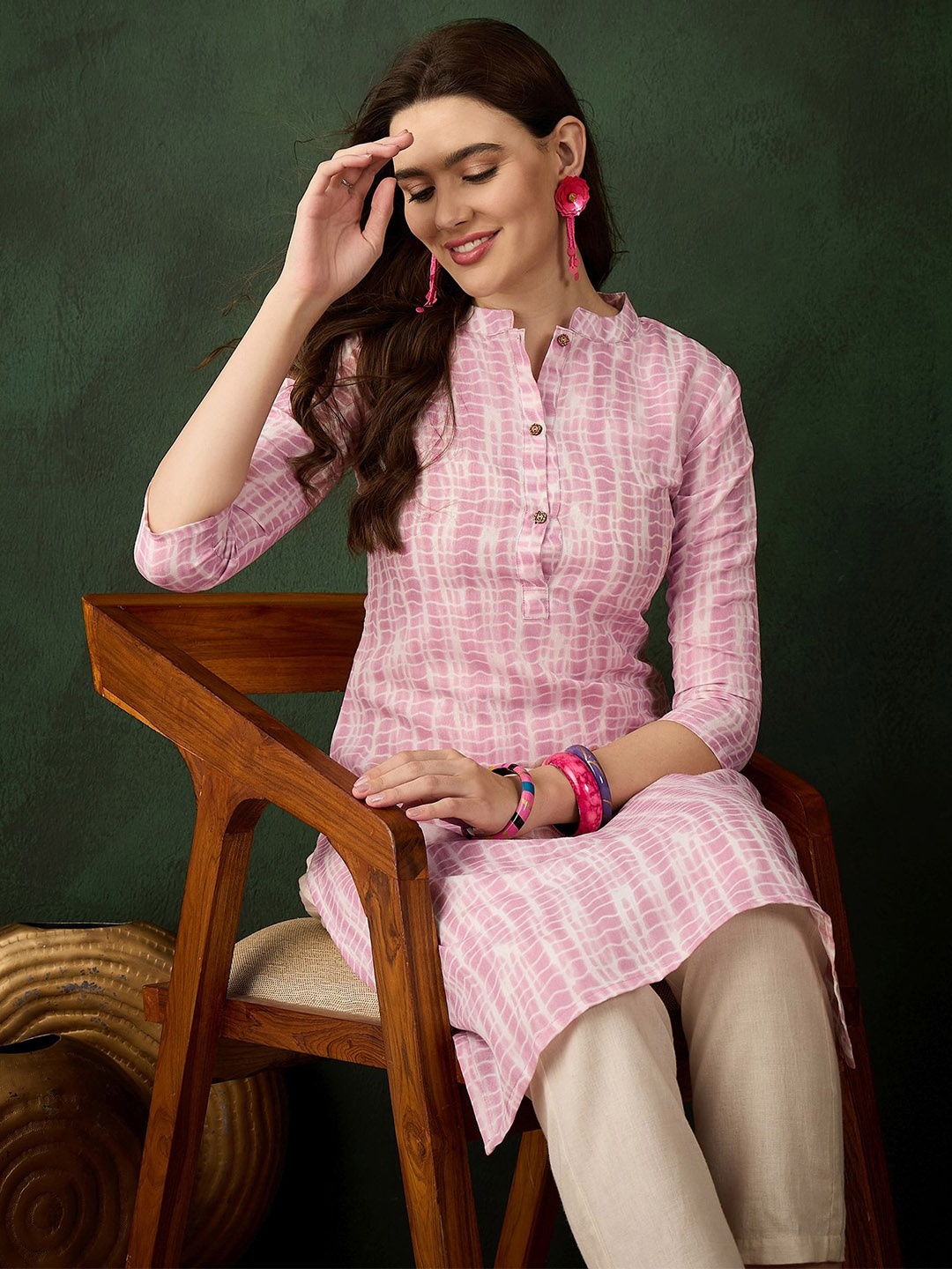 

Sangria Printed Tie & Dye Mandarin Collar Straight Kurta, Pink