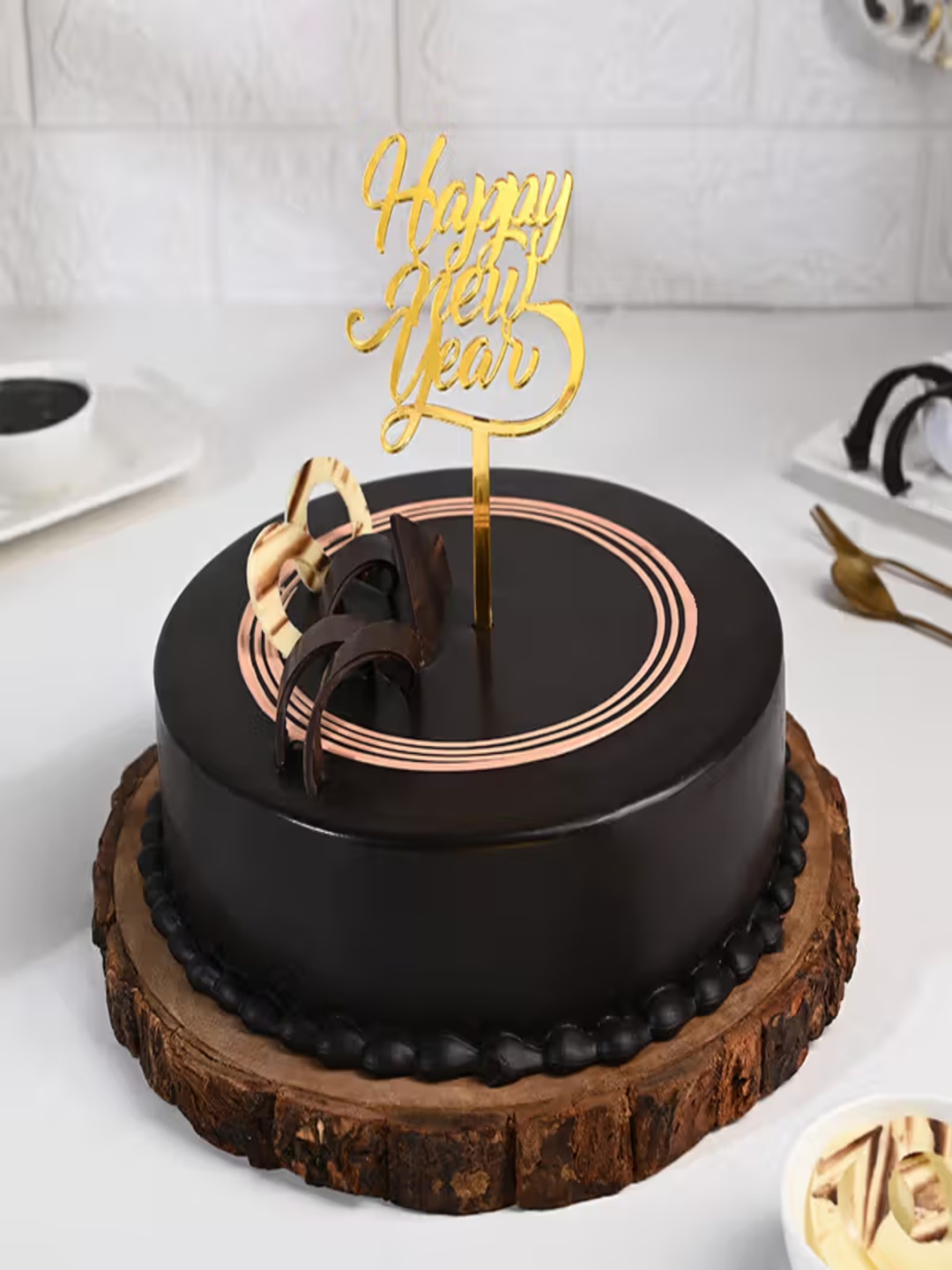 

Floweraura New Year Truffle Flavour Eggless Round Shape Cake With Topper 3Kg, Brown