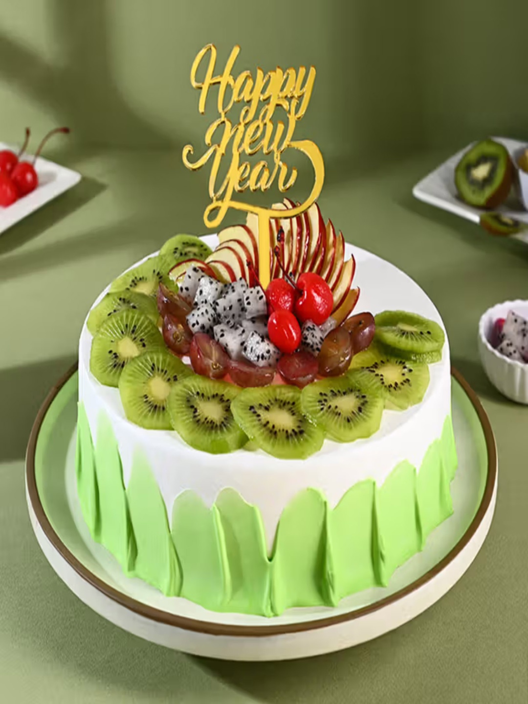 

Floweraura New Year Mix Fruit Flavour Eggless Round Cake With Topper 3Kg, White