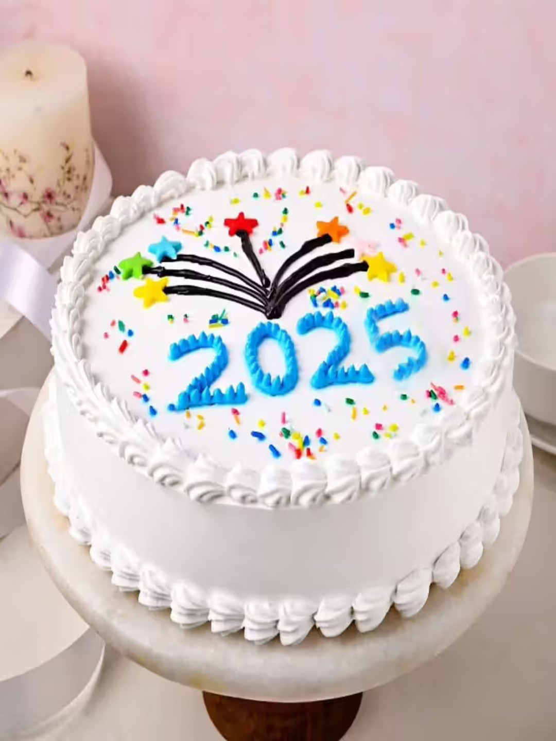 

Floweraura New Year 2025 Vanilla Flavour Eggless Round Cake 500gm, White