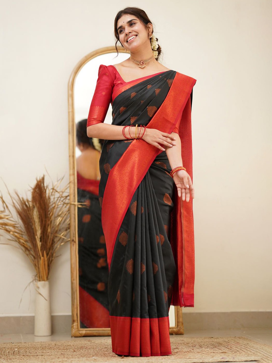 

choiceit Ethnic Motifs Woven Design Zari Pure Silk Kanjeevaram Saree, Black
