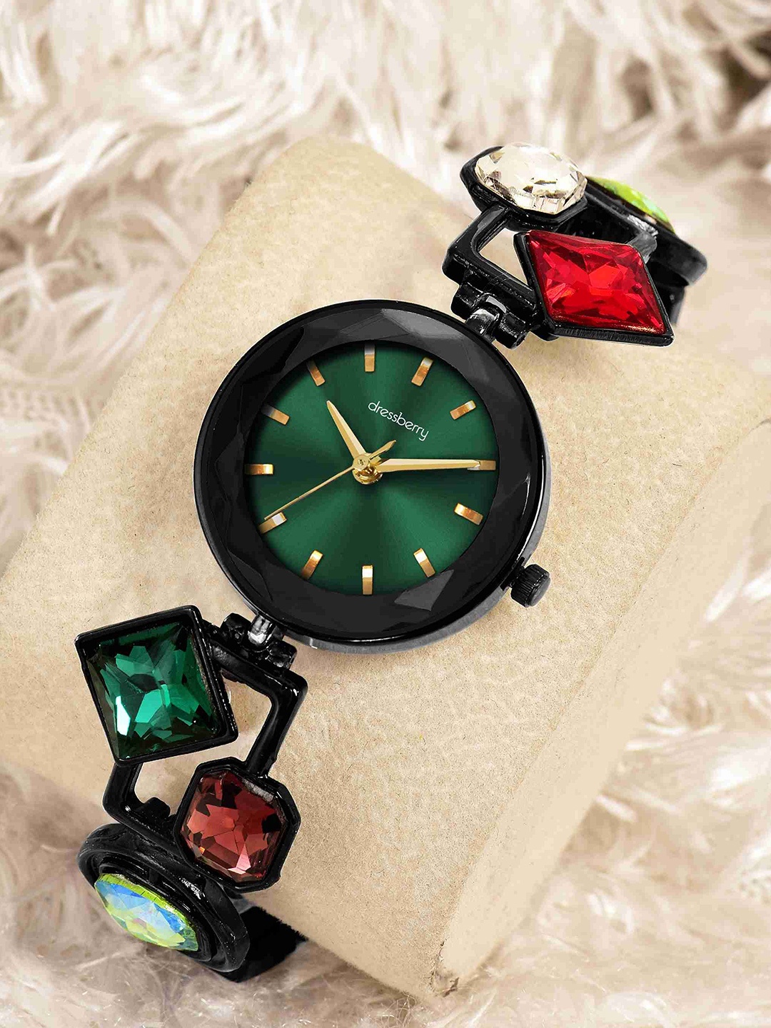 

DressBerry Women Round Dial Bracelet Style Analogue Watch DB 906 BG Elevate your style, Green