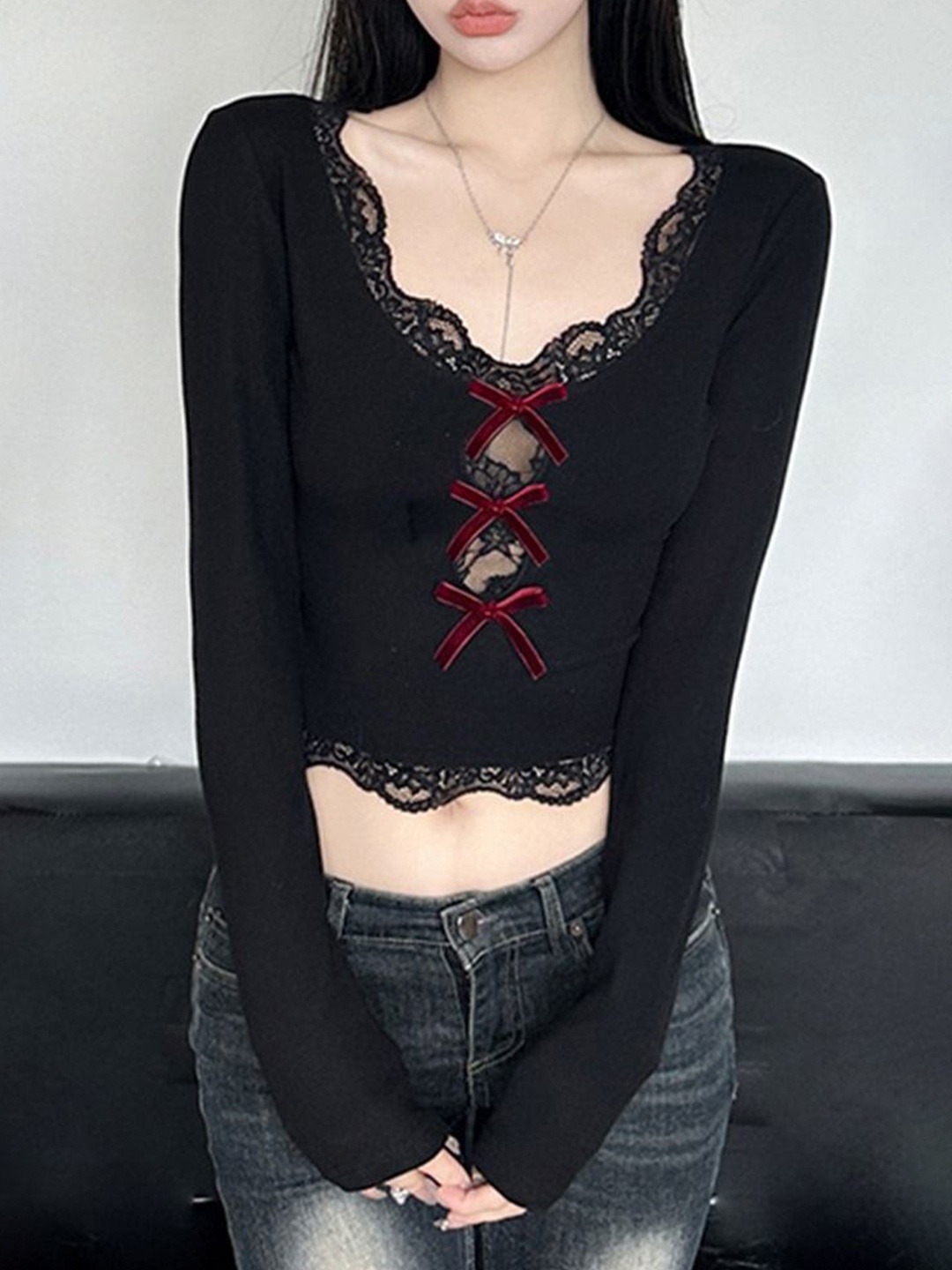 

LULU & SKY Women V-Neck Fitted Crop Top, Black