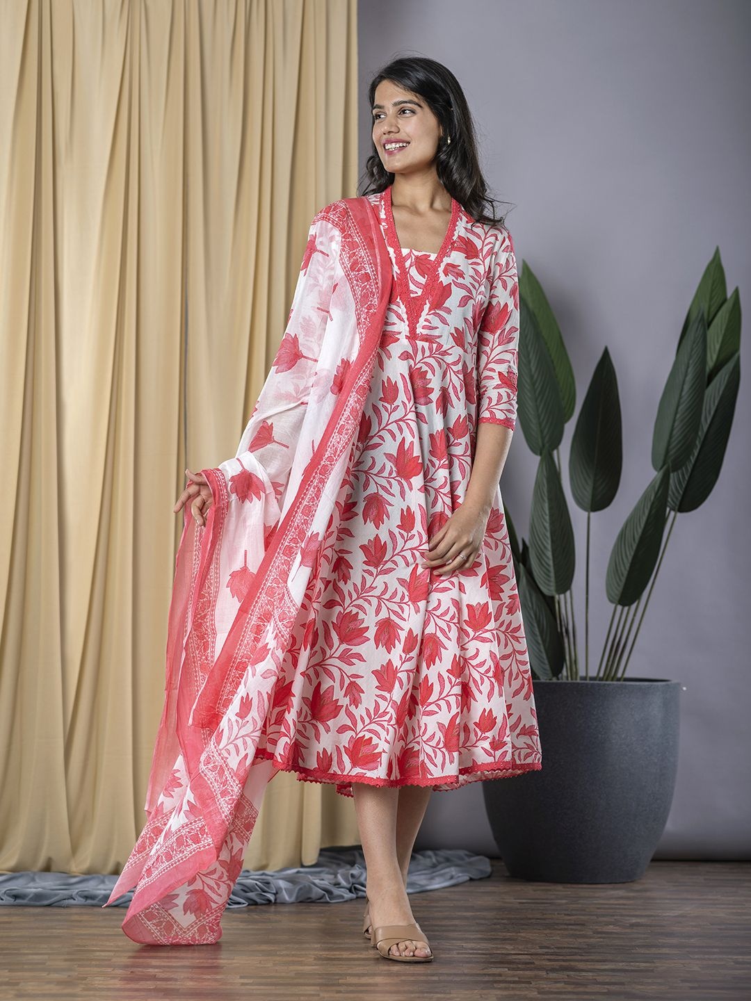 

Jaitpuriya Women Floral Printed Fit & Flare Midi Dress, Red