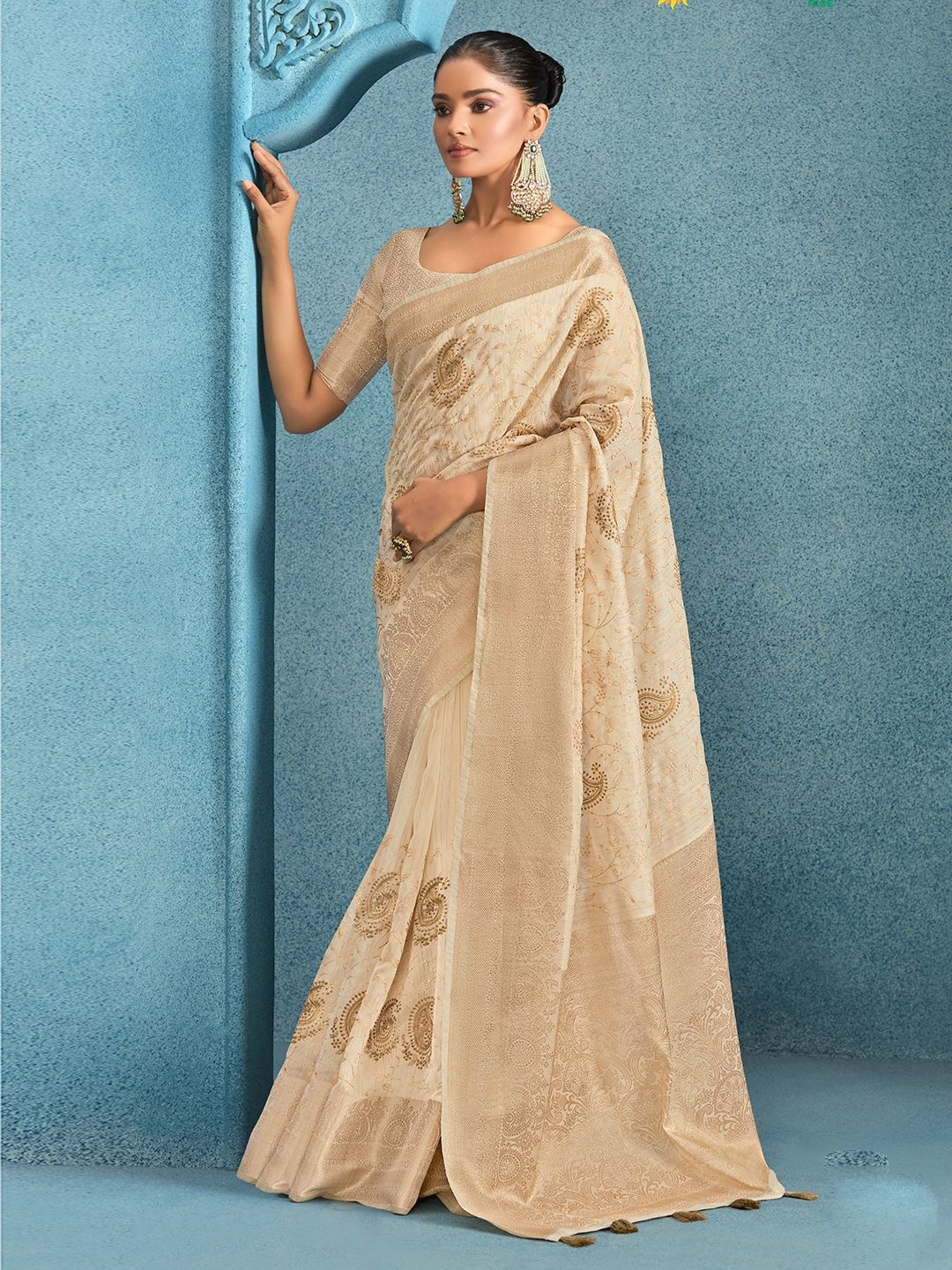 

ALAGINI Ethnic Motifs Embroidered Saree, Beige