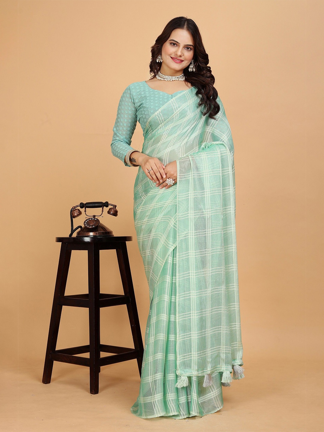 

K 5 Fashion Colourblocked Embroidered Pure Chiffon Saree, Sea green