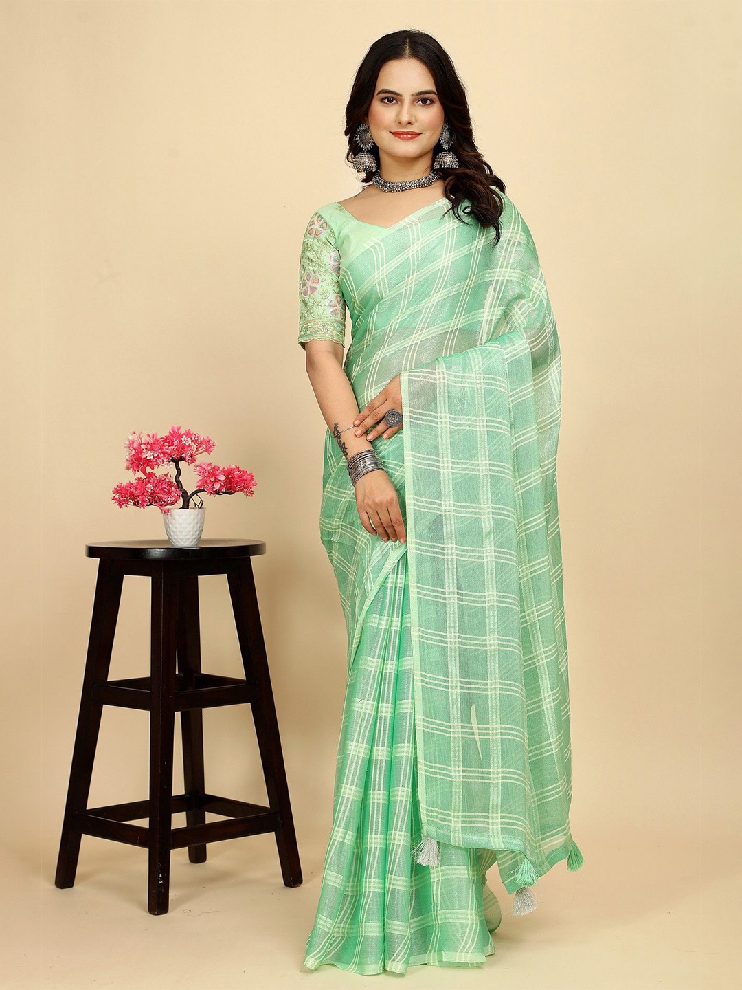 

K 5 Fashion Checked Pure Chiffon Saree, Sea green