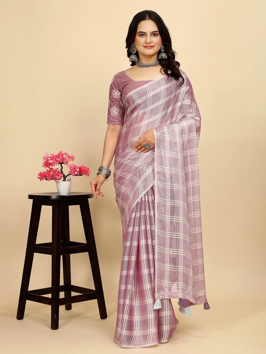 

K 5 Fashion Checked Pure Chiffon Saree, Lavender