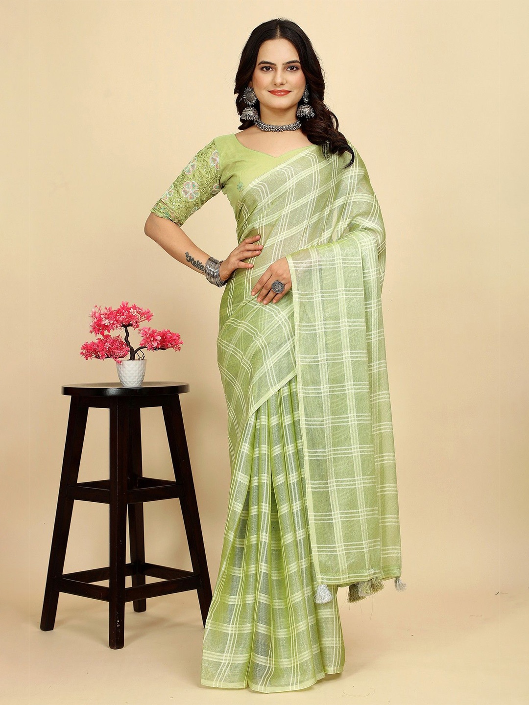 

K 5 Fashion Checked Pure Chiffon Saree, Green