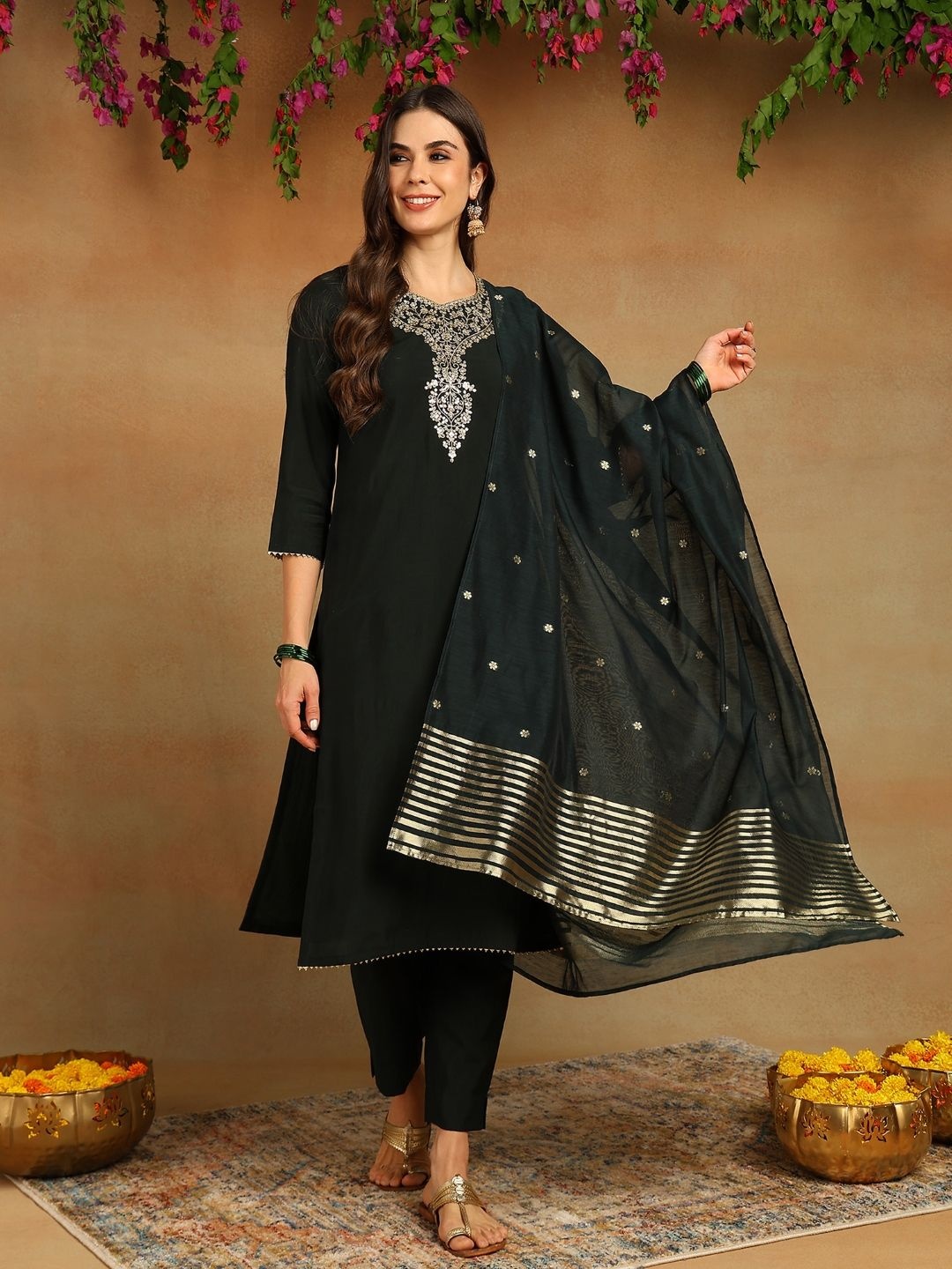 

AHIKA Zari Sweetheart Neck Straight Kurta With Trousers And Dupatta, Black