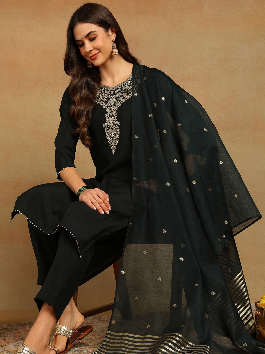 

AHIKA Zari Sweetheart Neck Straight Kurta With Trousers And Dupatta, Black