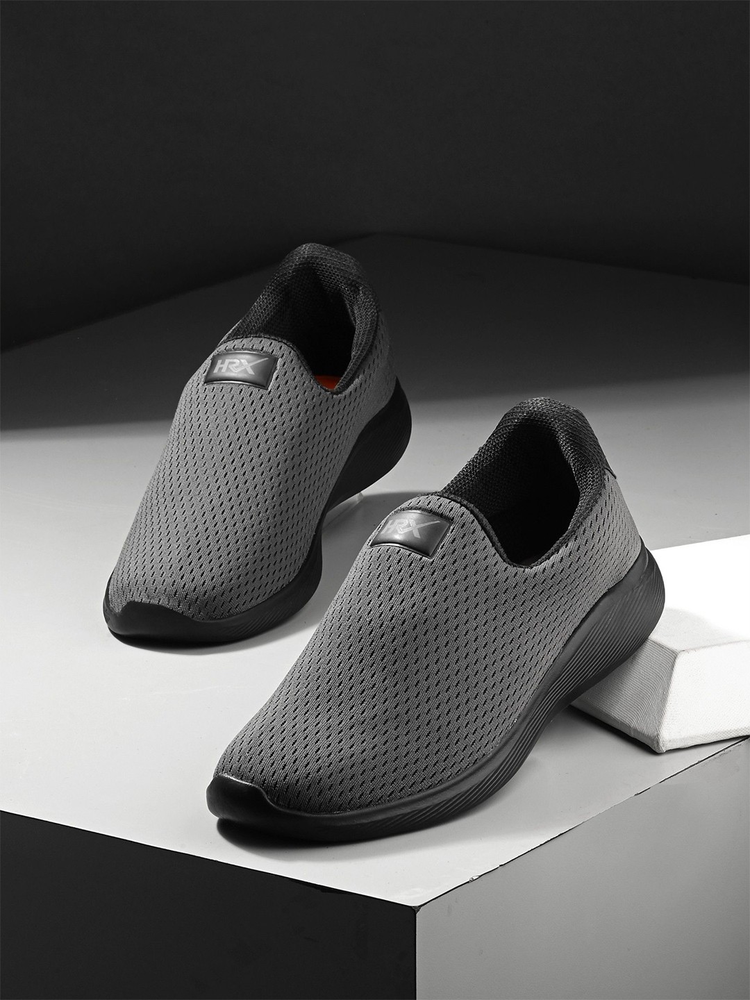 

HRX by Hrithik Roshan Men Mesh Walking Non-Marking Shoes, Grey