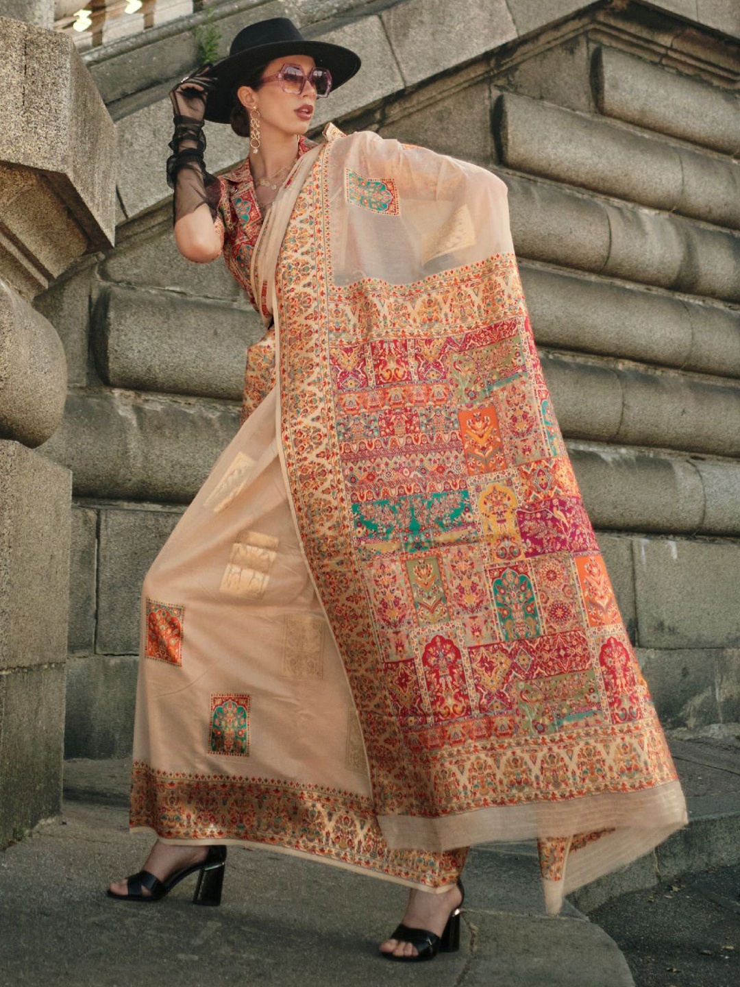 

ODETTE Women Ethnic Motifs Woven Design Saree With Unstitched Blouse, Off white