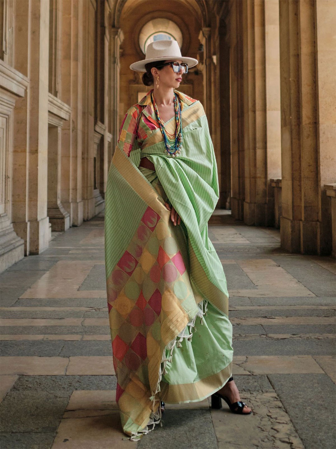 

ODETTE Striped Woven Design Zari Saree, Green