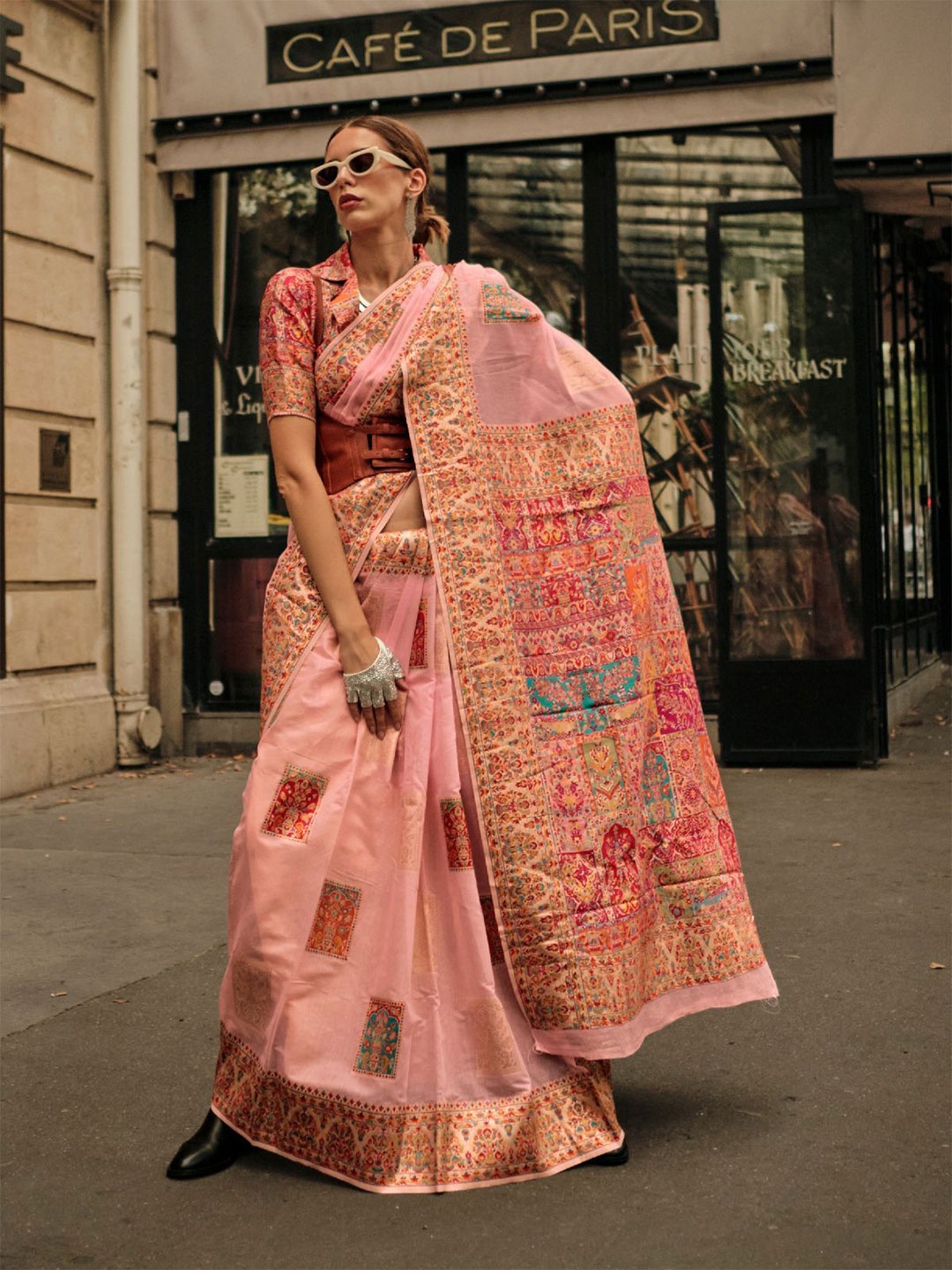 

ODETTE Woven Design Saree, Pink