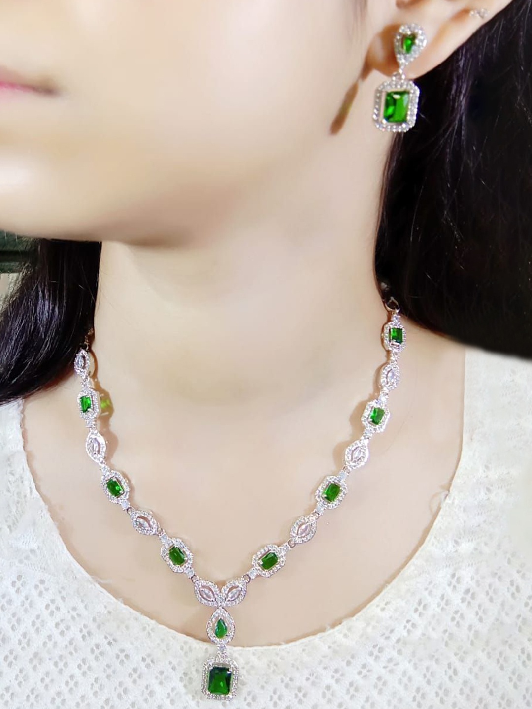 

Ladymania Sliver-Plated American Diamond-Studded Elegant Jewellery Set, Silver