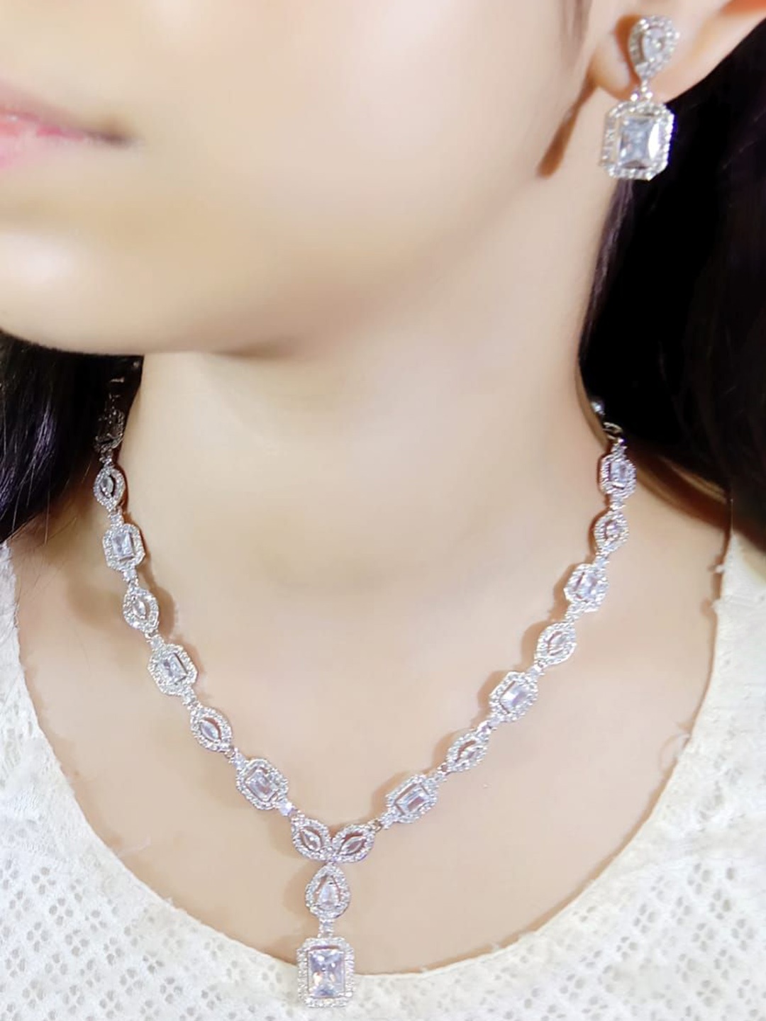 

Ladymania Sliver Plated American Diamond Studded Jewellery Set, Silver