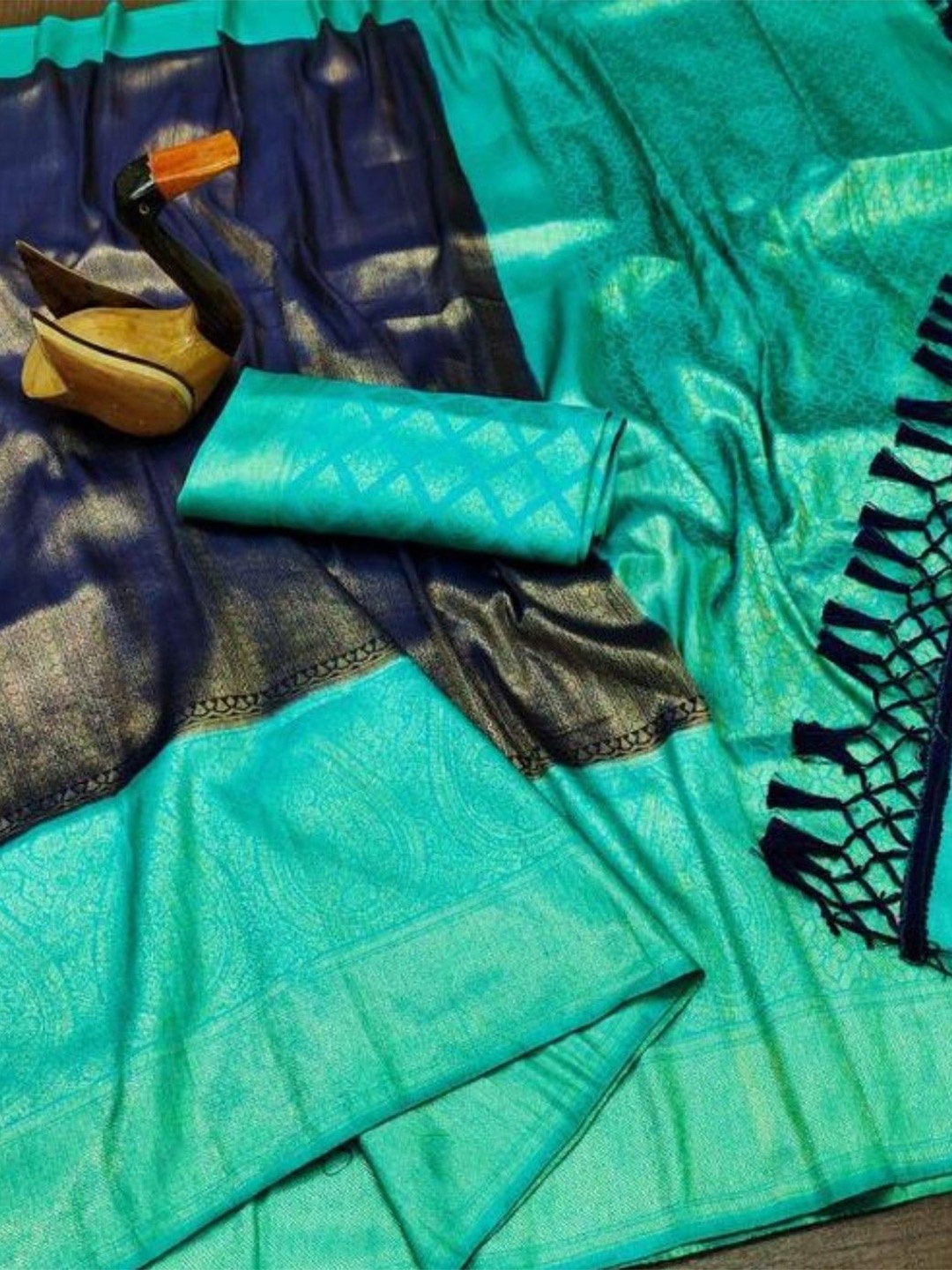 

DIVASTRI Ethnic Motifs Zari Kanjeevaram Saree, Navy blue