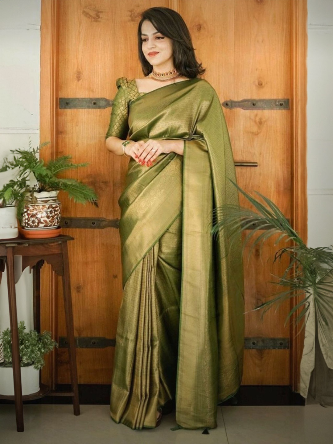 

DIVASTRI Ethnic Motifs Zari Kanjeevaram Saree, Green