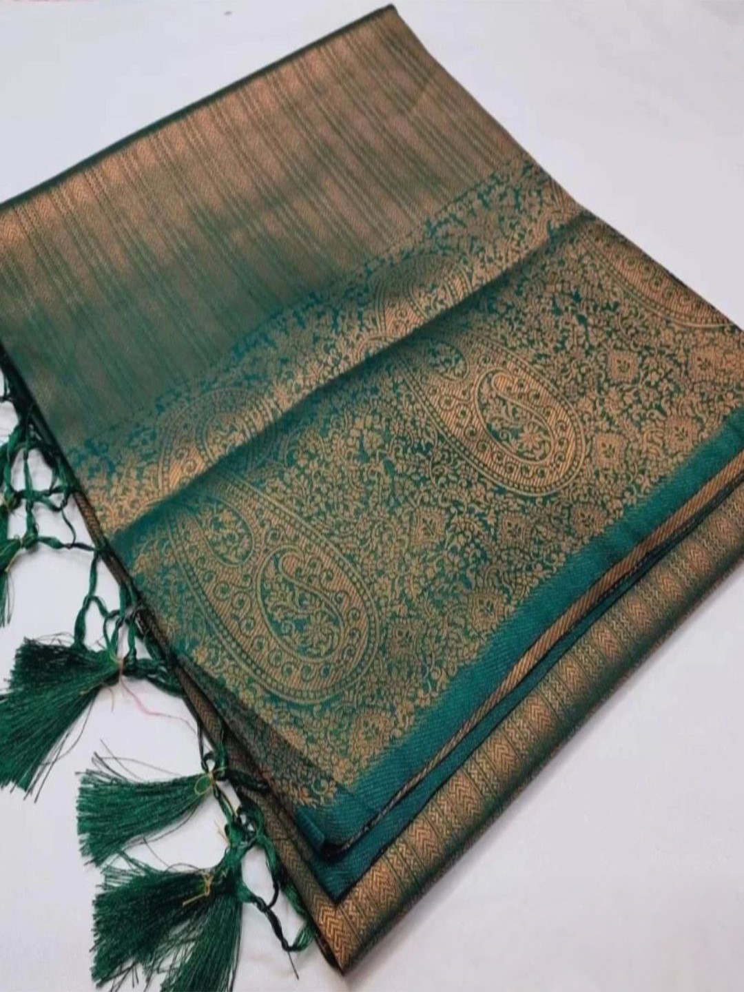

DIVASTRI Ethnic Motifs Zari Kanjeevaram Saree, Green