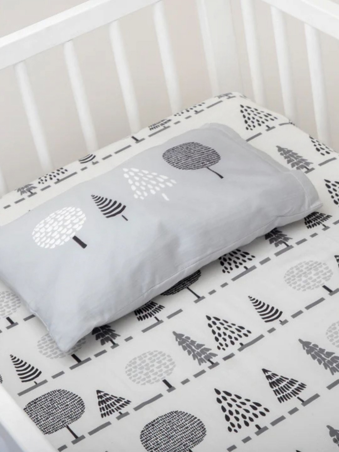 

WAXWINGO White & Grey Treque Fitted Cotton 144 TC Bedsheet with 1 Pillow Cover-3.55mx1.77m