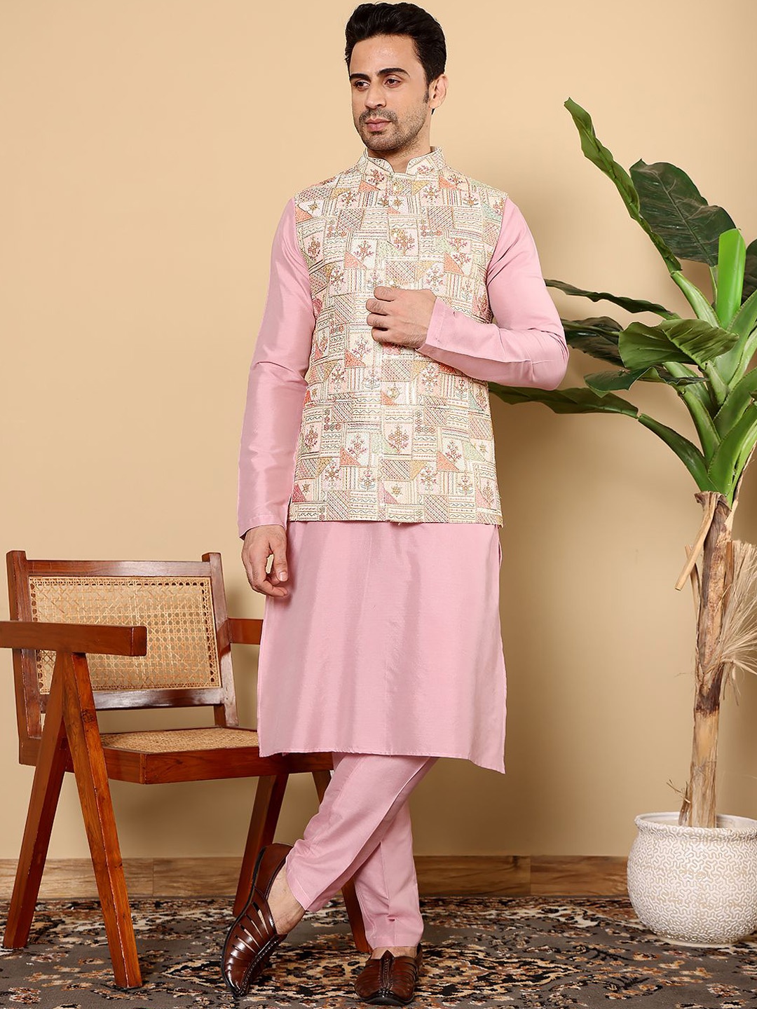 

MULTI SHADES Mandarin Collar Straight Kurta & Pyjamas With Embroidered Nehru Jacket, Pink