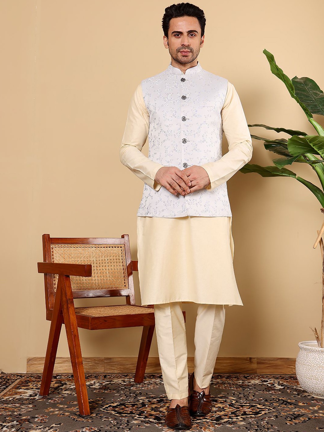 

MULTI SHADES Mandarin Collar Straight Kurta With Trouser And Nehru Jacket, Cream