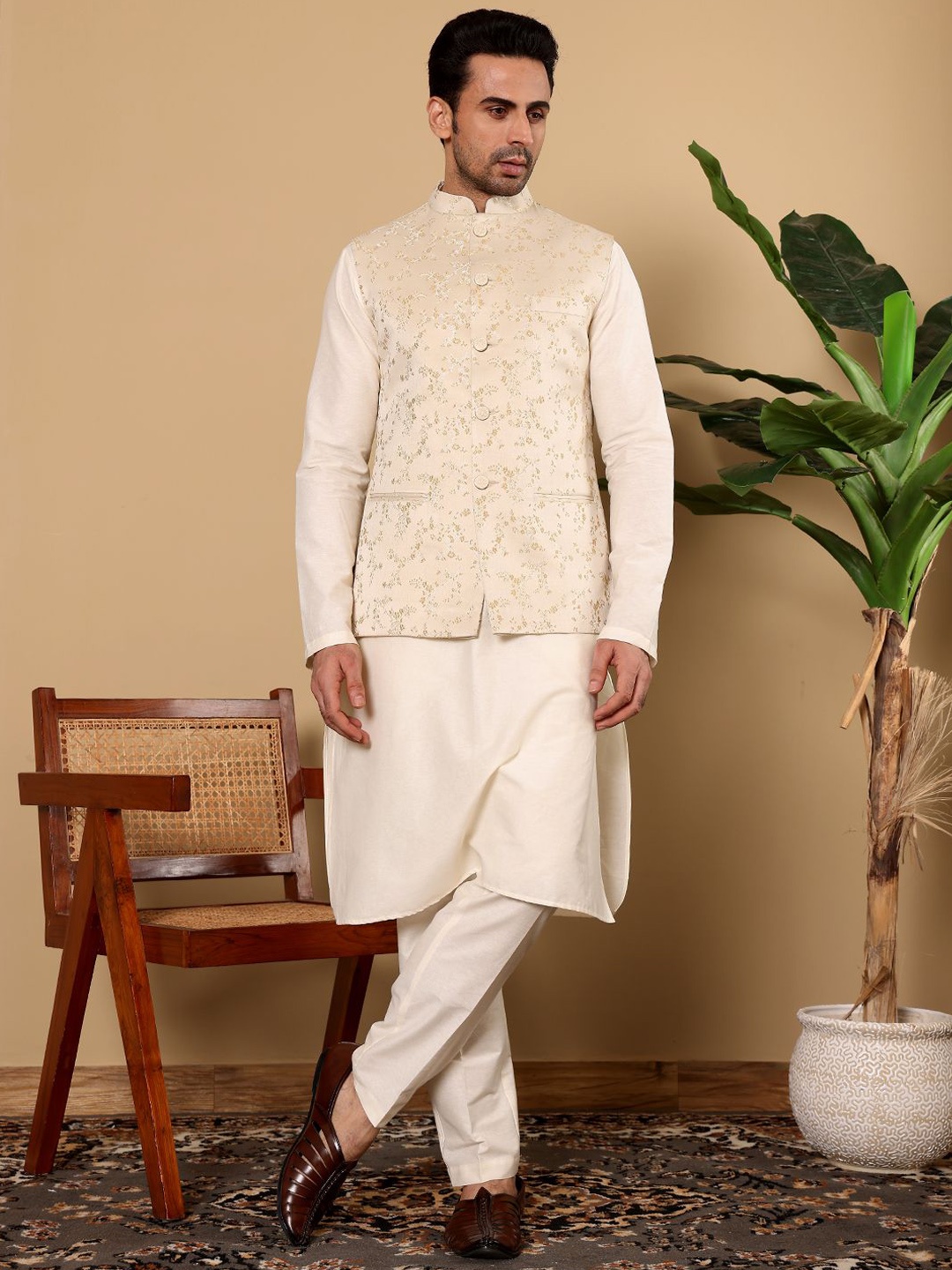 

MULTI SHADES Mandarin Collar Straight Kurta & Pyjamas With Embroidered Nehru Jacket, Cream