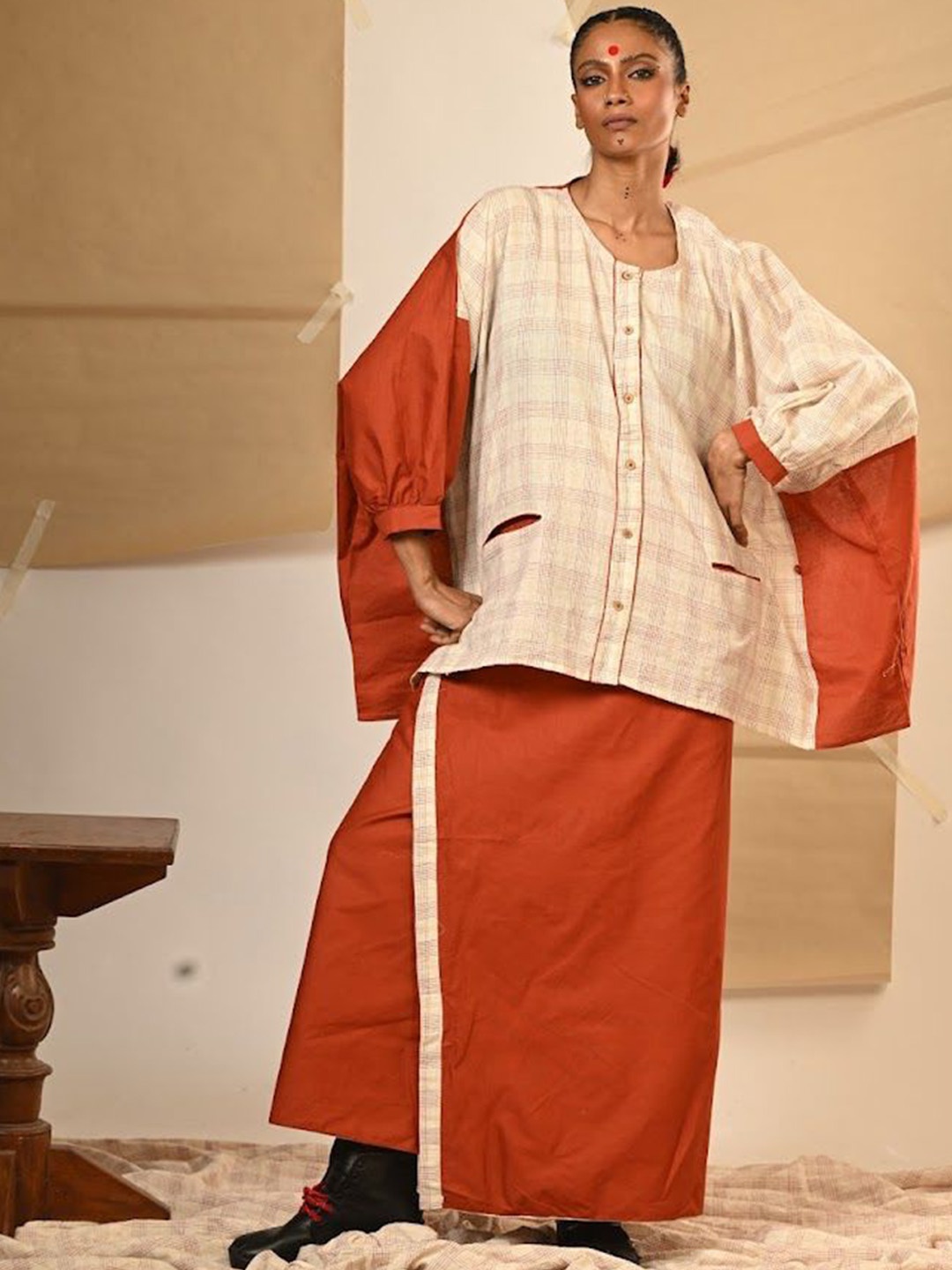 

Prathaa Tb- Set- Pure Cotton Kaftan Shirt With Reversible Wrap Skirt, Off white