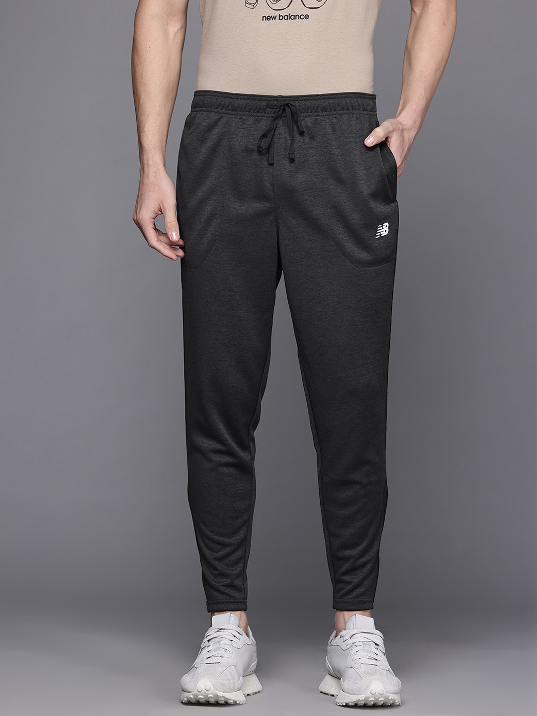 

New Balance Men Brand Logo Detail Mid-Rise Training Track Pants with Side Slits, Charcoal