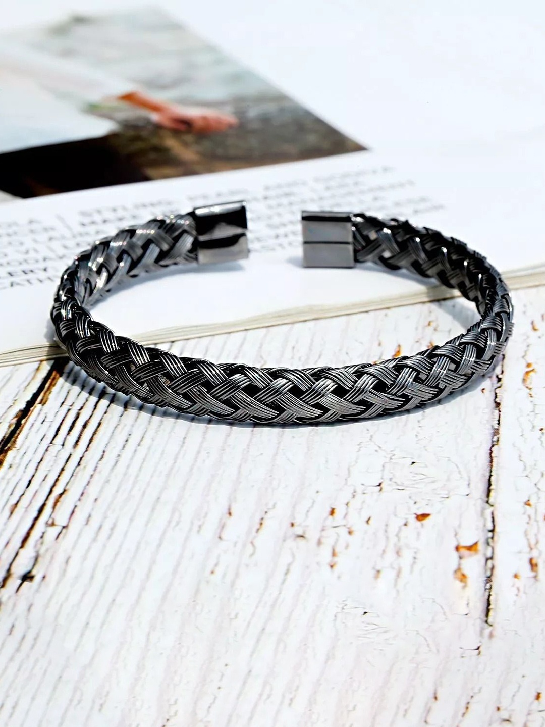 

The Roadster Lifestyle Co. Men Silver-Plated Stainless Steel Oxidised Wraparound Bracelet