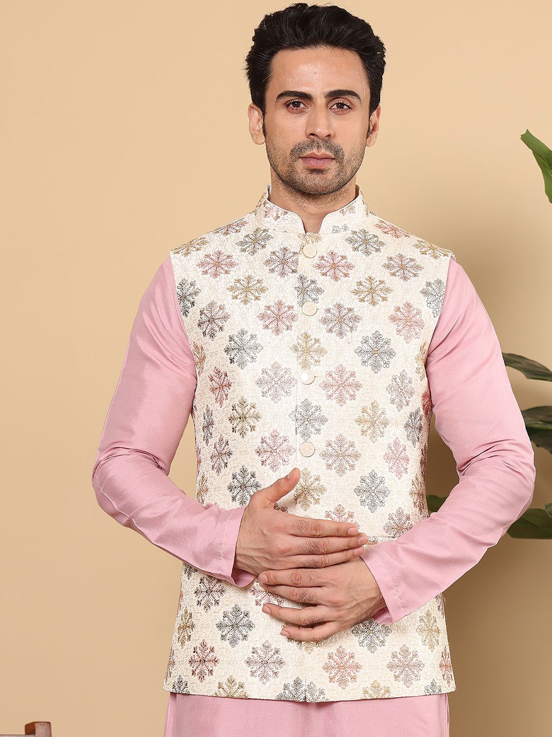 

MULTI SHADES Men Embroidered Woven Nehru Jackets, White