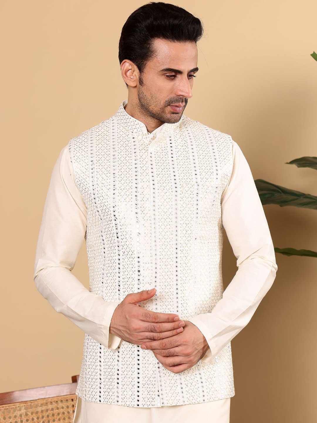 

MULTI SHADES Men Embroidered Woven Nehru Jackets, White