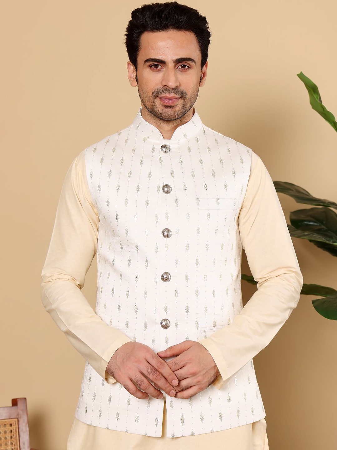 

MULTI SHADES Men Embroidered Woven Nehru Jackets, White