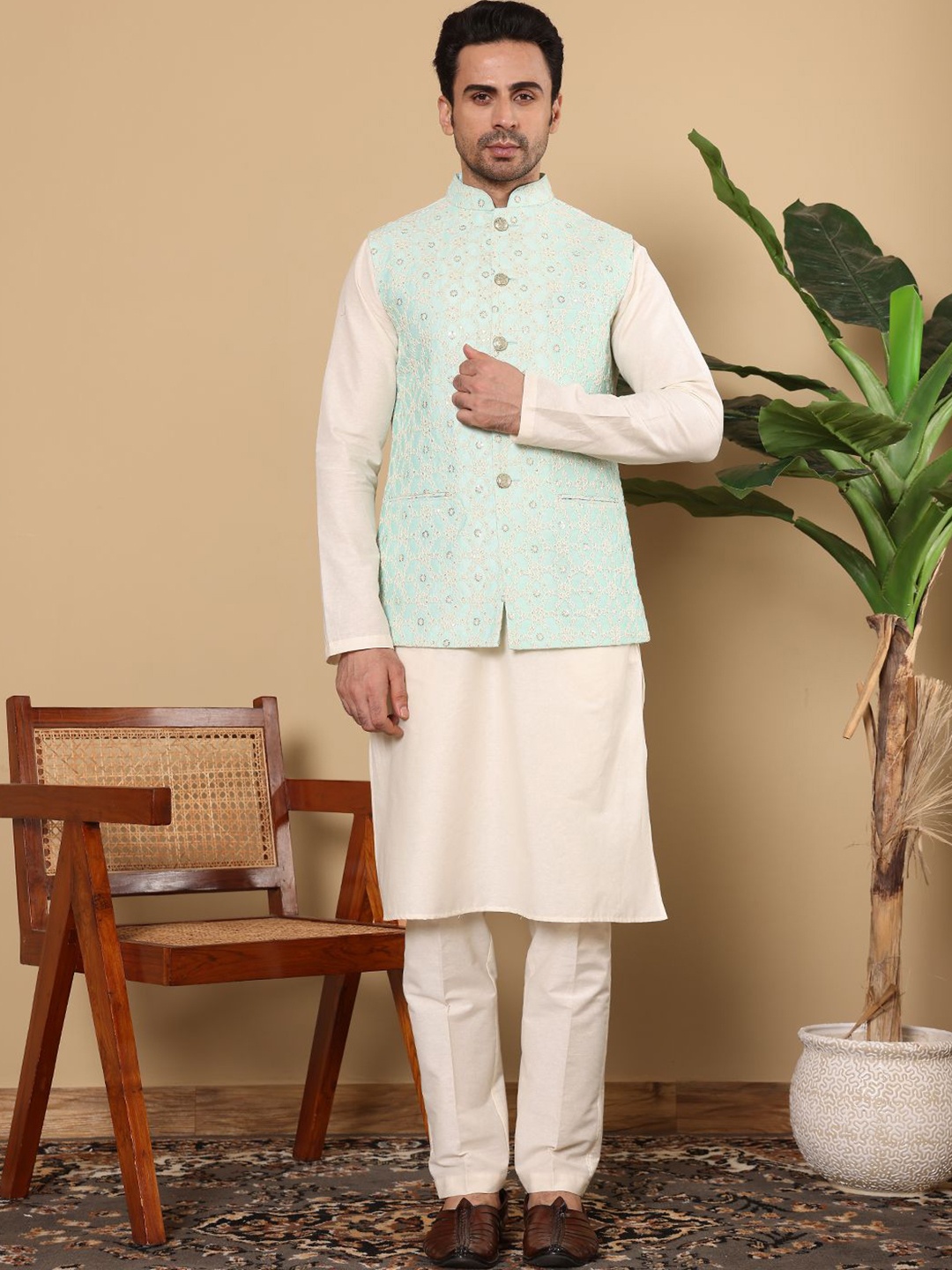 

MULTI SHADES Men Embroidered Woven Nehru Jackets, Sea green