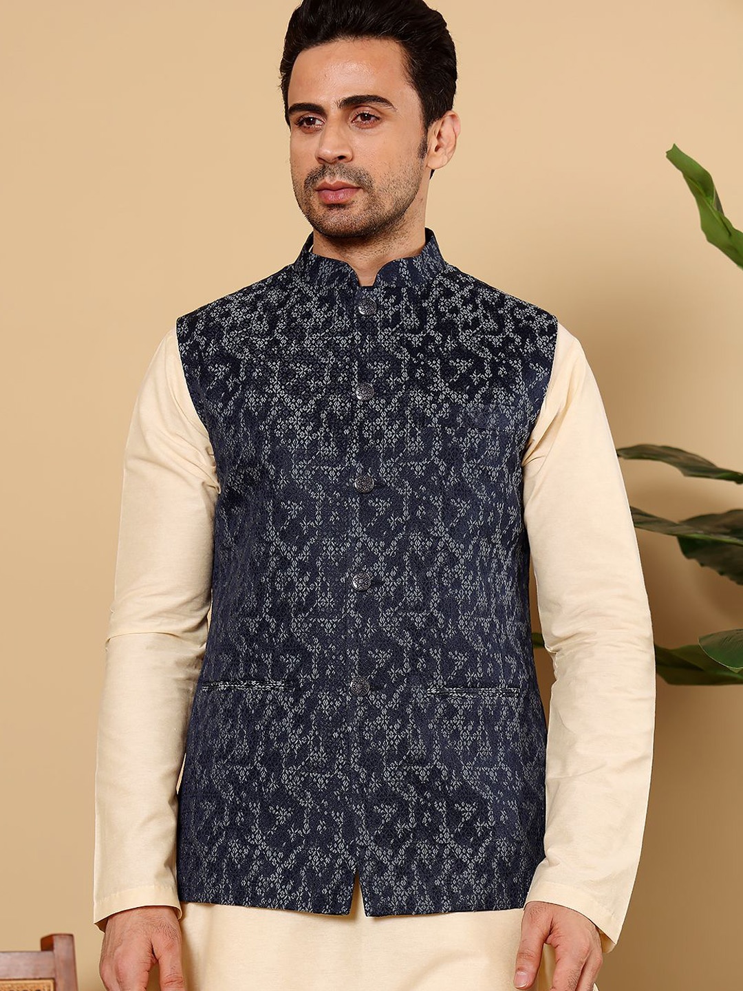 

MULTI SHADES Men Embroidered Woven Nehru Jackets, Blue